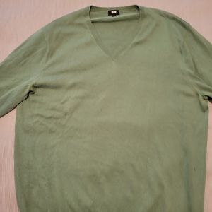 Mens v neck light weight sweater.